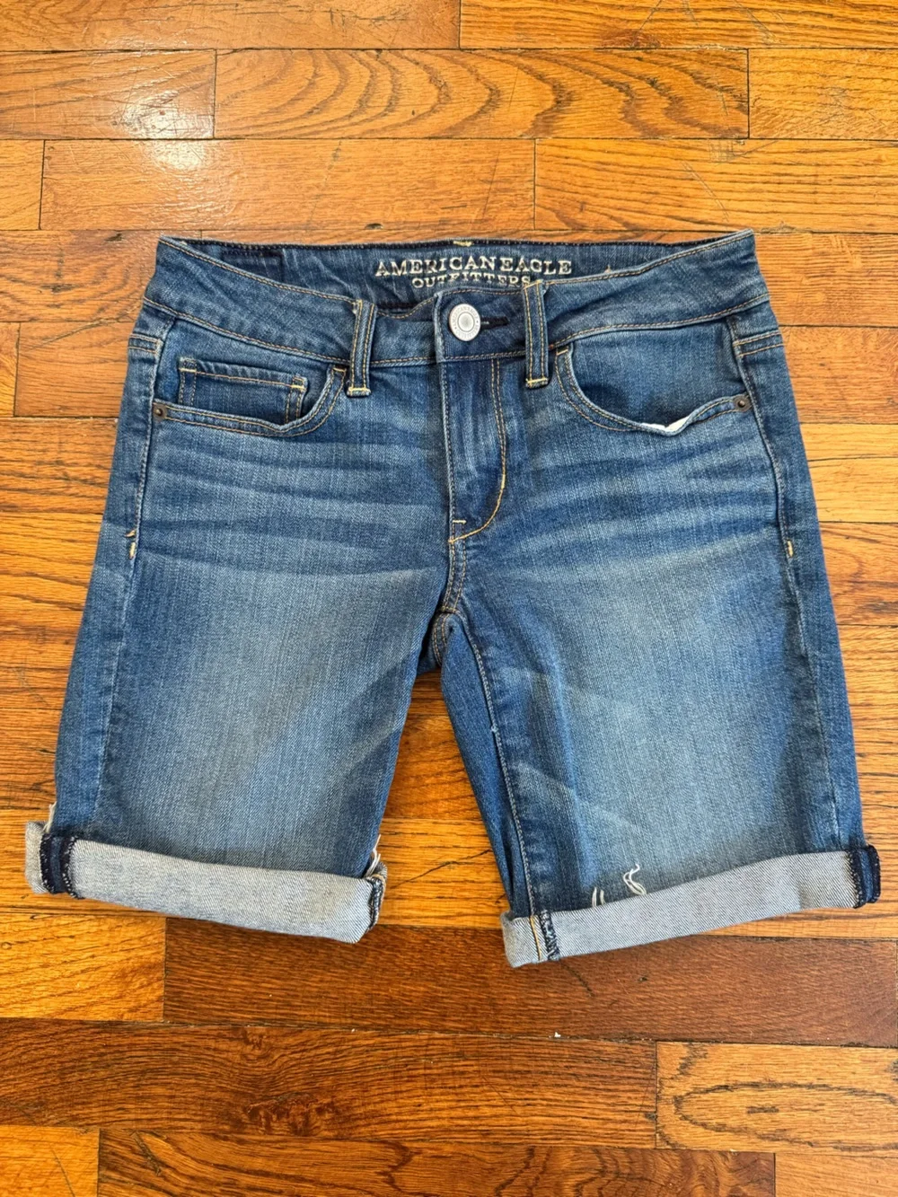 American Eagle Low Rise Bermuda Denim Shorts Cuffed Stretch Medium Wash Size S